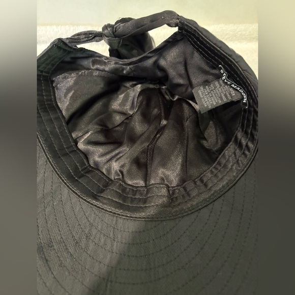 Steve Madden Black Satin Lined Ponytail Cap
Adjustable Tie Back NWT - Picture 12 of 12